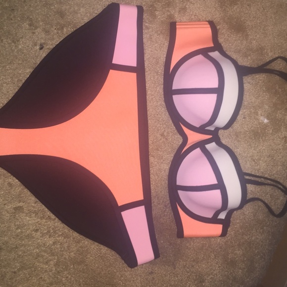 Triangl swimsuit in peach soda (poppy)!