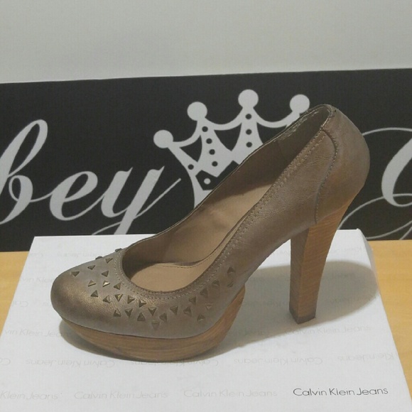 Shoes - Picture 1 of 1