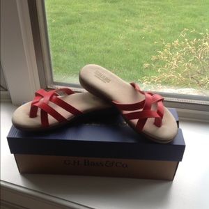 Nee Bass sandals Size 5