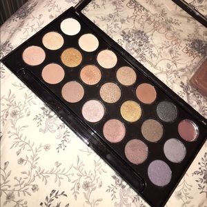 Eyeshadow pallette bundle