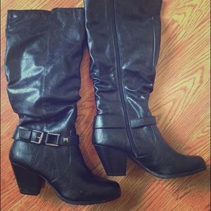 Black heeled boots