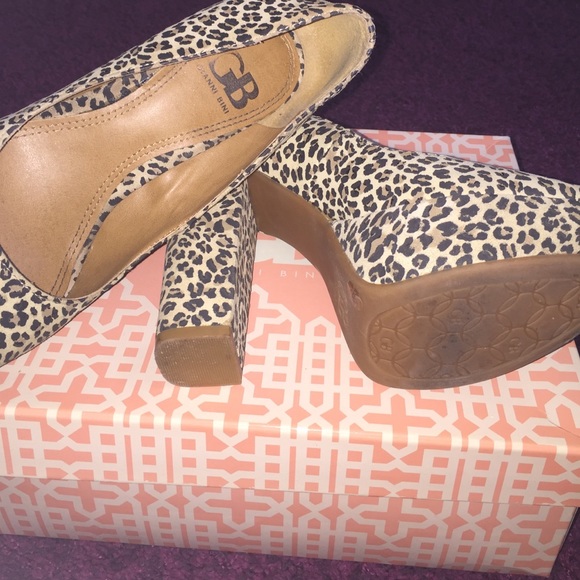 Gianni Bini SO-CHIC round toe leopard print pumps. - Picture 3 of 4