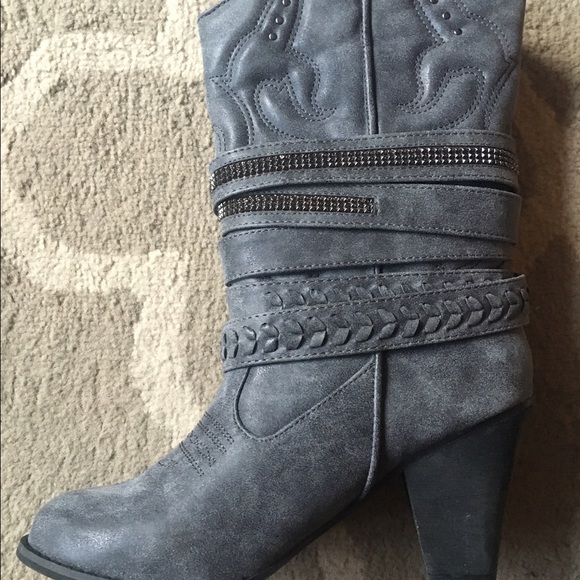 Grey Boots - Picture 2 of 3