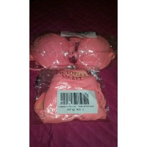 VSX Teaser healter top+ the teeny bikini bottom.