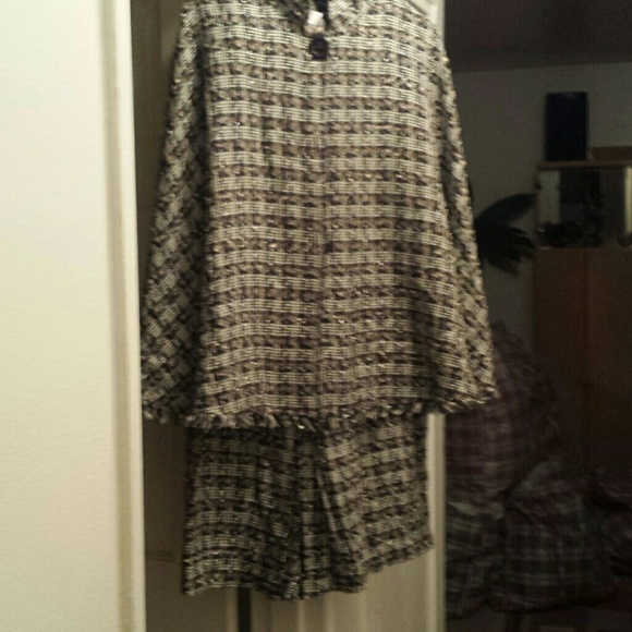 Skirt suit