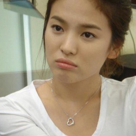 ⭐️NEW⭐️ Luxurious Silver Heart Necklace - Picture 2 of 2