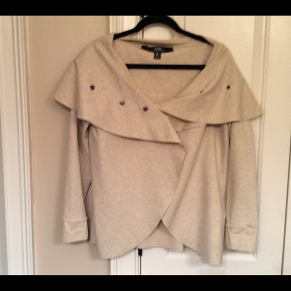 EUC Kensie Size L off-white jacket with snaps