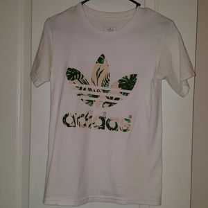 🚫🚫Hold @liyahhhloo Adidas tee🚫🚫