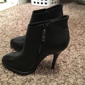 Black ankle bootie. Like brand new!