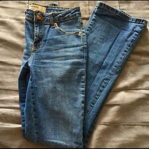 ✨BUNDLED ON MERC✨ Light Washed Jeans