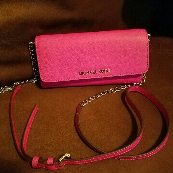 ❤SOLD❤ Pink Michael Kors crossbody wallet