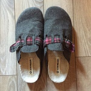 Airwalk slip on's