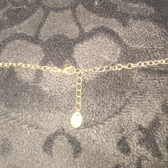 Creme colored stone small statement necklace - Picture 3 of 3