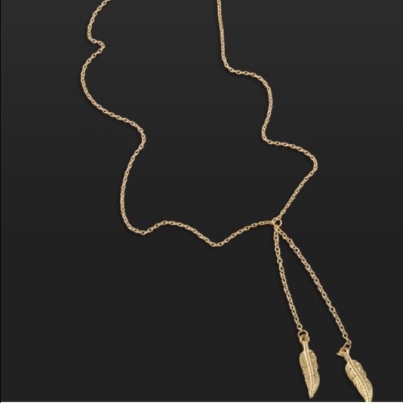 🌟NEW🌟 Luxurious Laser Cut Leaves Necklace - Picture 3 of 4