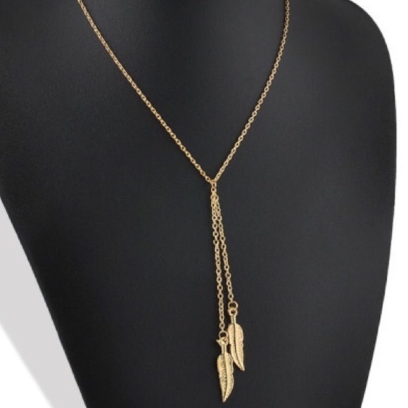 🌟NEW🌟 Luxurious Laser Cut Leaves Necklace - Picture 2 of 4