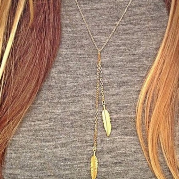 🌟NEW🌟 Luxurious Laser Cut Leaves Necklace - Picture 4 of 4