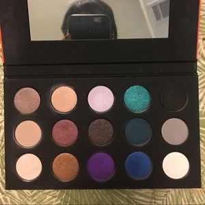 Makeup Forever 15 pan artist shadow palette.