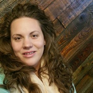 Meet your Posher, Julieann