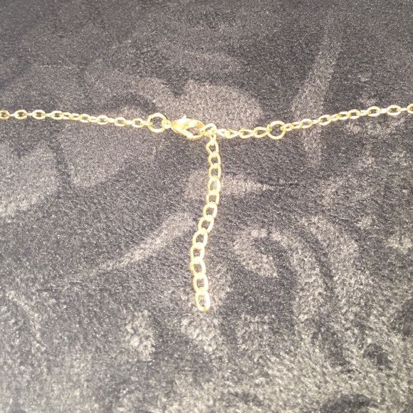 Creamy pink square stones on a gold necklace. - Picture 4 of 4