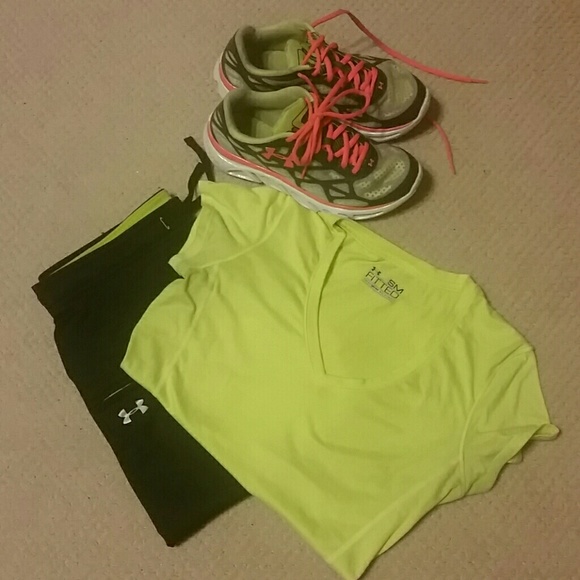 ***SOLD****Under armour tee