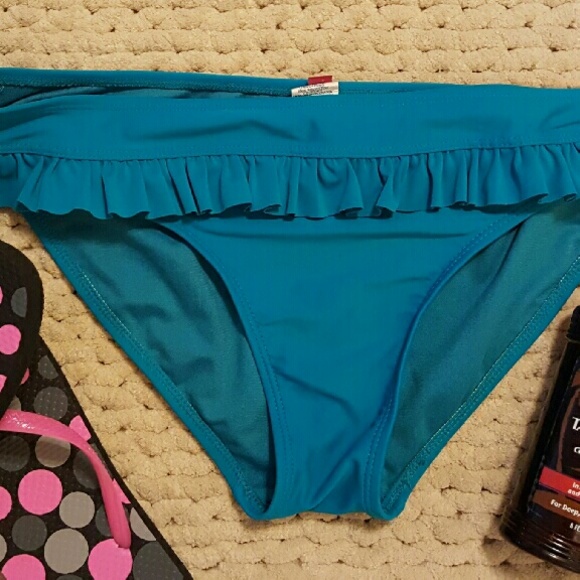 Super cute ruffled bikini bottoms