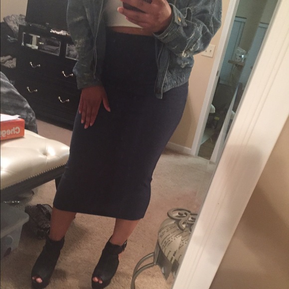 LAST ONE❗️New Ribbed Pencil Skirt - Picture 3 of 4