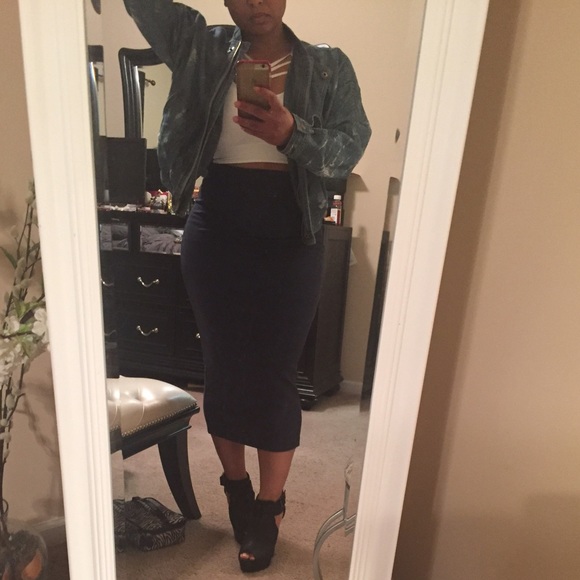 LAST ONE❗️New Ribbed Pencil Skirt - Picture 4 of 4