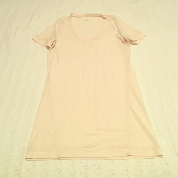 Lululemon size 6 T shirt