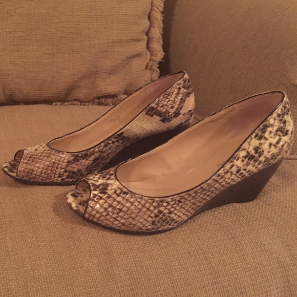 Wedge heels
