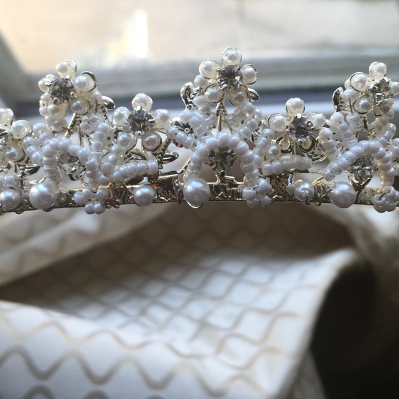 David's Bridal crown - Picture 2 of 4