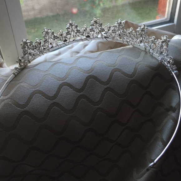 David's Bridal crown - Picture 3 of 4