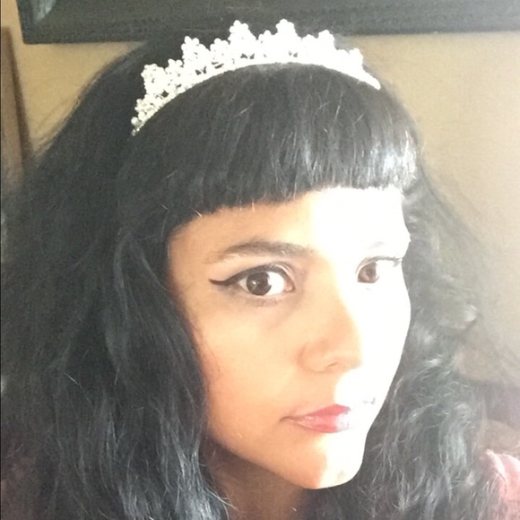 David's Bridal crown - Picture 4 of 4