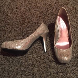 Sliver , dress high heels