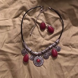 Premier designs necklace and earring set