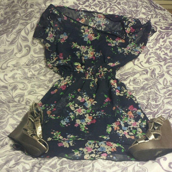 Adorable scoop  neck floral express dress