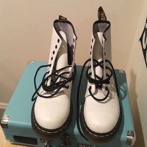 DR. martens