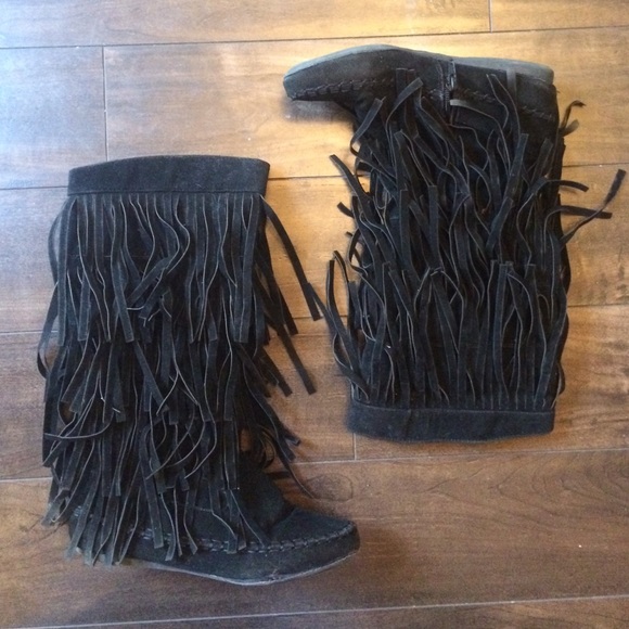 Fringe moccasin boots