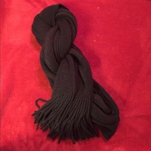 Black knit scarf