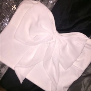 Fun summer bow crop tube top! Can fit xl or l!