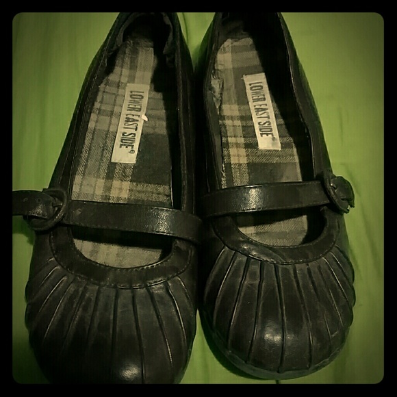Soft low wedge shoes