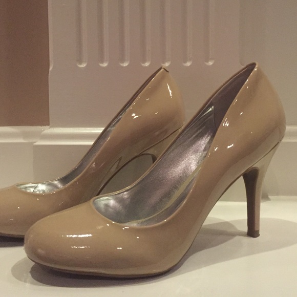 Jessica Simpson Nude Heels!