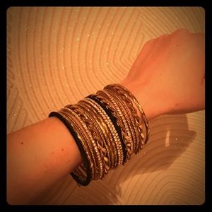 Amrita Singh Gold 17 bracelet bangle set