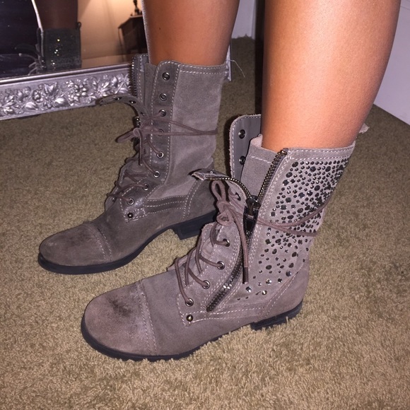 Boots - Picture 3 of 3