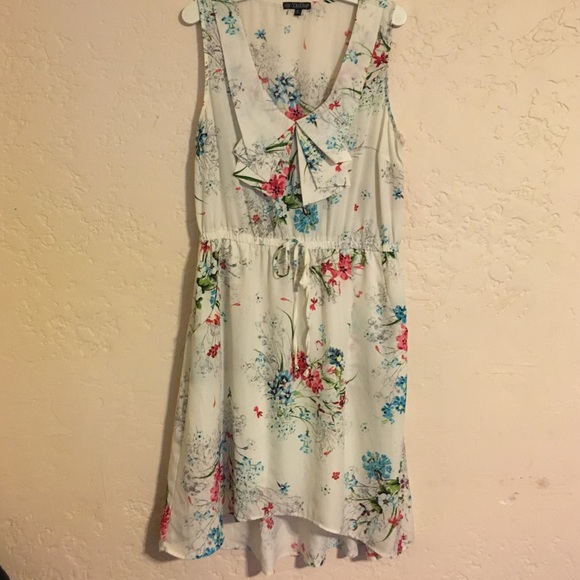 NWOT Floral White Dress!💕