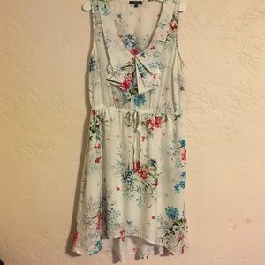 NWOT Floral White Dress!💕
