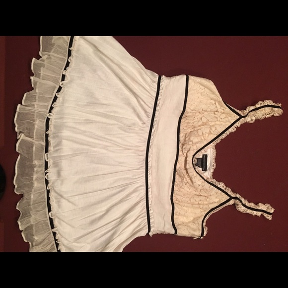 Cute Lacey flowing tank