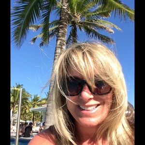 Meet your Posher, Mercedes