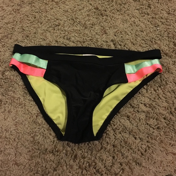 Bathing suit bottoms - Picture 1 of 2