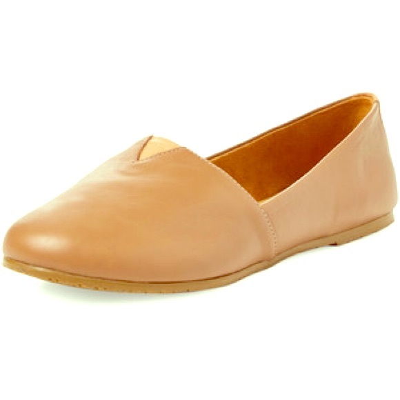 T K E E S ! Genuine leather flats.