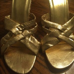 ▪️NEW LISTING▪️Gold Cream Wedge Sandal